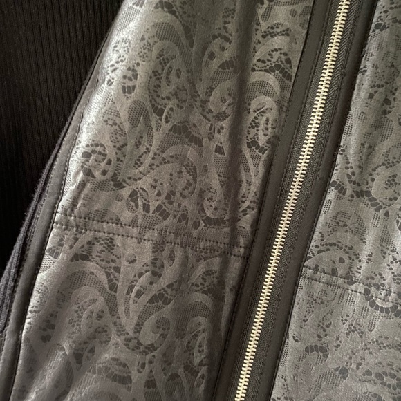 Zenergy by Chico’s Black Zip Lace Print Jacket - Picture 2 of 8